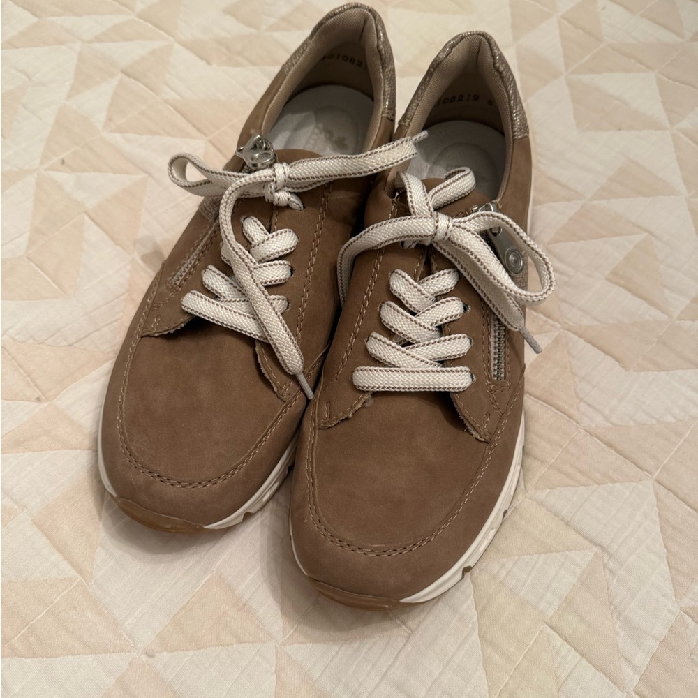 Women's Brown Reiker Sneaker with White Laces and feminine detail